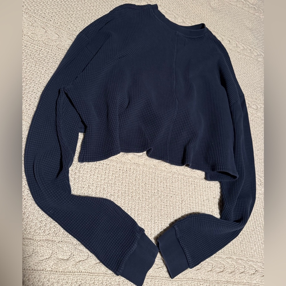 Hudson oversized waffle weave cropped raglan sweatshirt. Medium - Picture 7 of 13